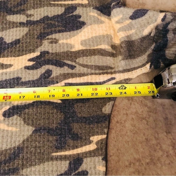 Single Cold Shoulder Camo Asymmetrical Top - Picture 7 of 11